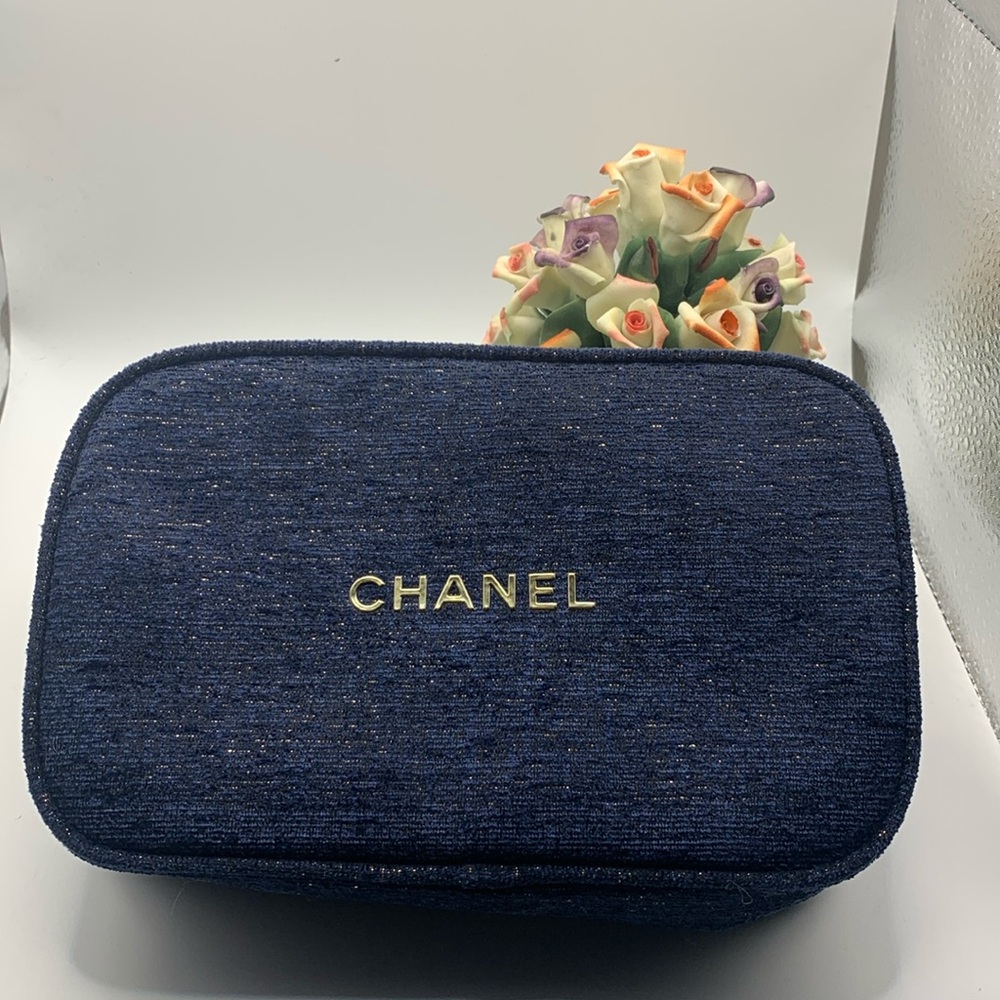 CHANEL cosmetic bag - Picture 2 of 6